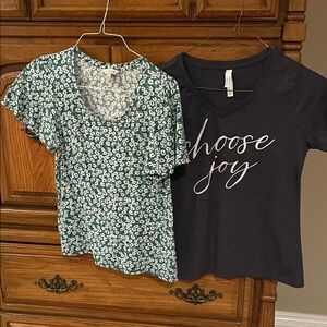 Lucky Brand Size Medium Green Floral Top, Rustic United Tee Size M “Choose Joy”
